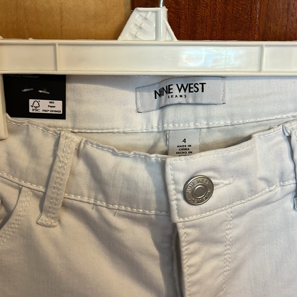 Nine West Women's White Gramercy Short - Picture 2 of 4
